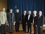 von links: Hermann Gerdes, Pastor Bolmer, Prof. Rahe, Bernhard Terhalle, Gerd Holtermann, nne Holtermann, Josef Schomaker