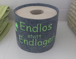 Endlos statt Endlager - Klopapierrolle. Design: Christel Sievers